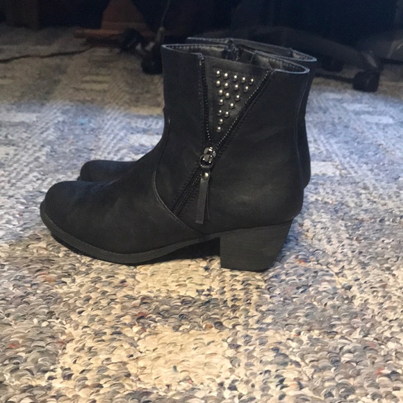 Boots - Picture 2 of 3
